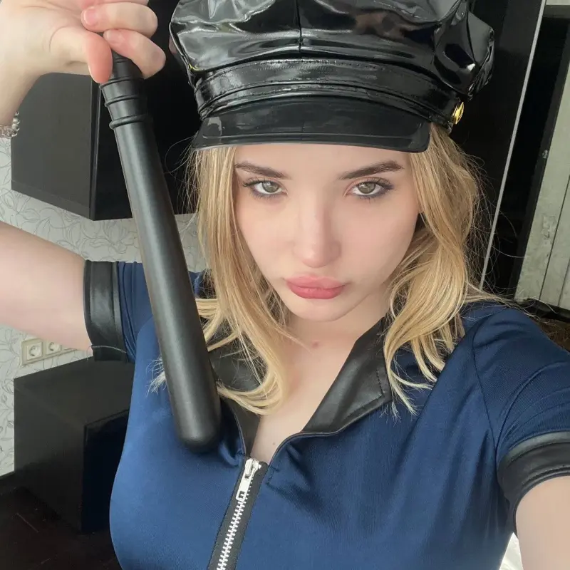 josah16711 (18) female from US - sexting partner