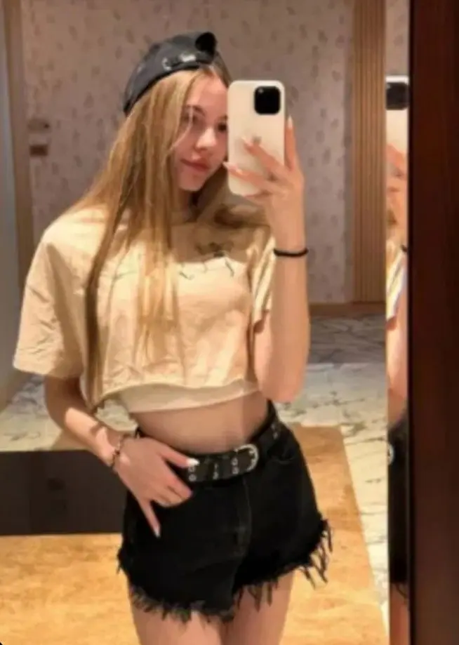 juzeheo (18) female from US - sexting partner