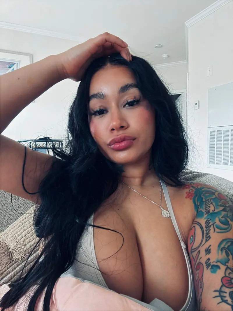 jw2143736 (28) female from US - sexting partner