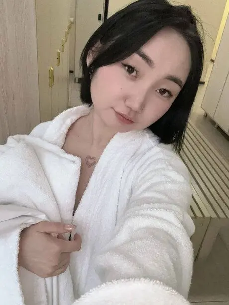 kajopa6898 (18) female from GB - sexting partner