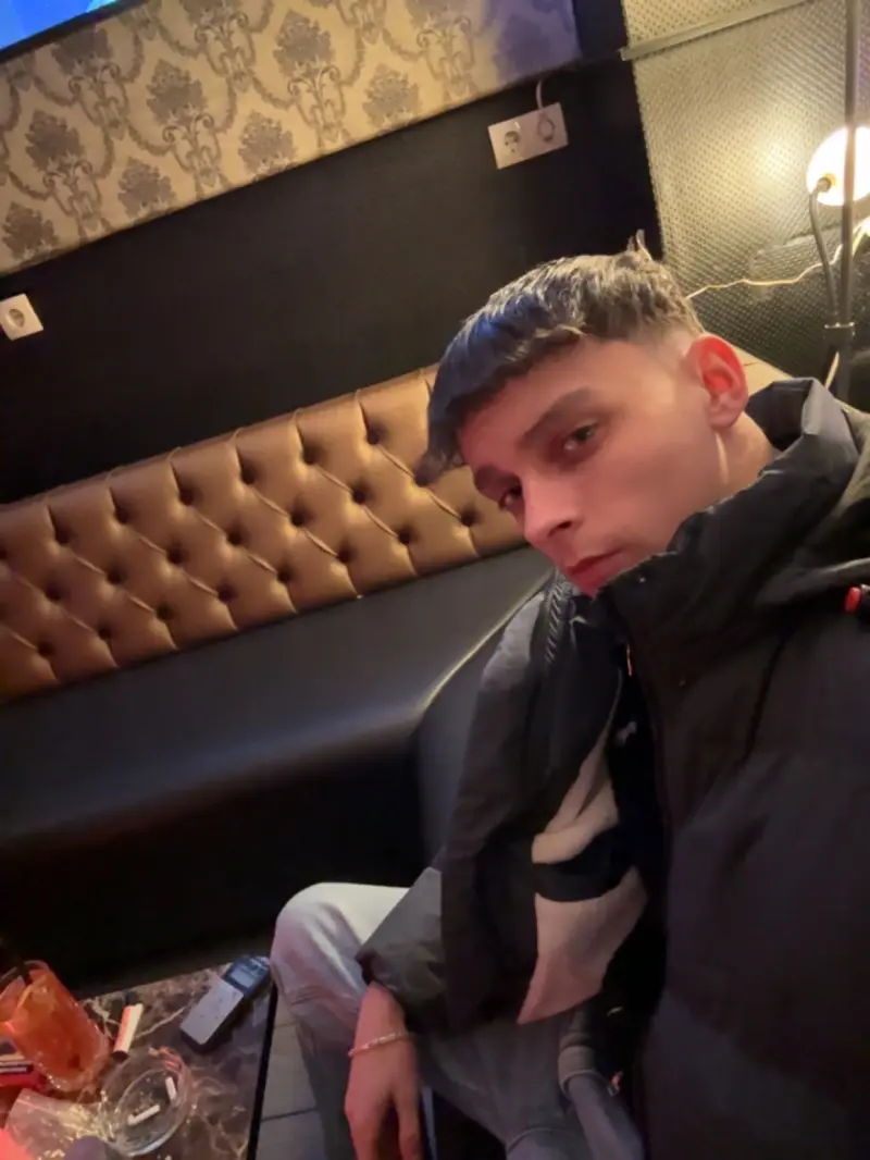 kakilolipo (18) male from DE - sexting partner