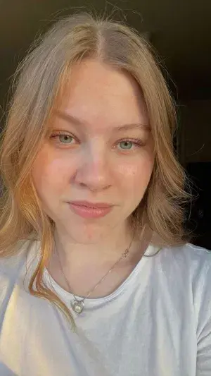 kalasi1487 (18) female from GB - sexting partner