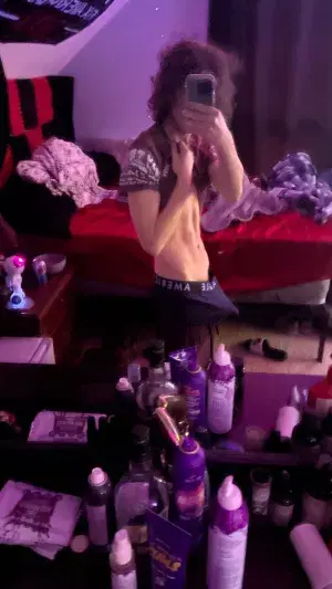 kamerenmusick23 (18) male from US - sexting partner