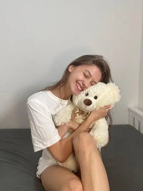 katat93277 (18) female from BE - sexting partner