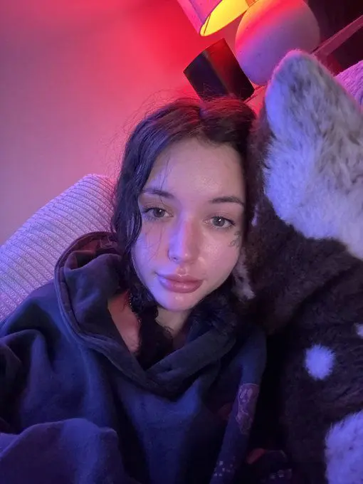 kateclara7475 (18) female from US - sexting partner