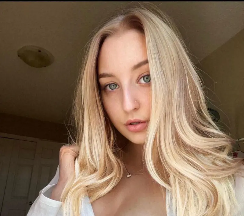 katemy484 (18) female from US - sexting partner