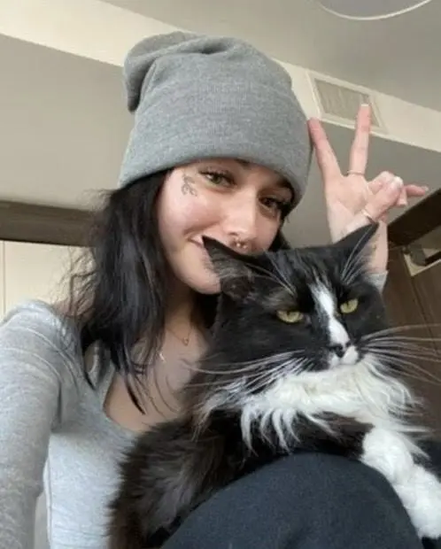 katetheresa747 (18) female from US - sexting partner