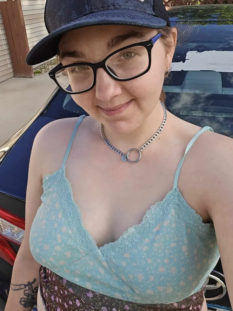 katrinamolly22 (18) female from US - sexting partner