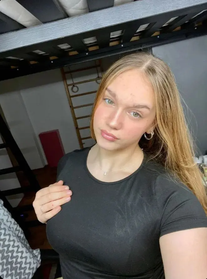 kaxiwoja (18) female from US - sexting partner