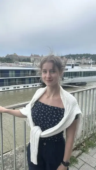 kedac69694 (18) female from GB - sexting partner