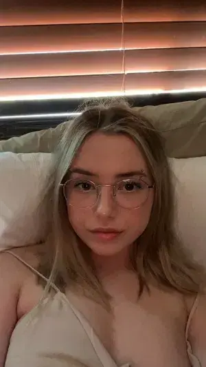 kegar50823 (18) female from AU - sexting partner