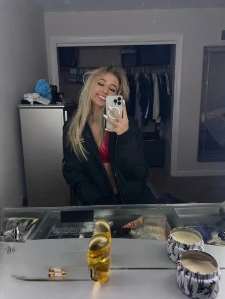 keniheg869 (18) female from US - sexting partner