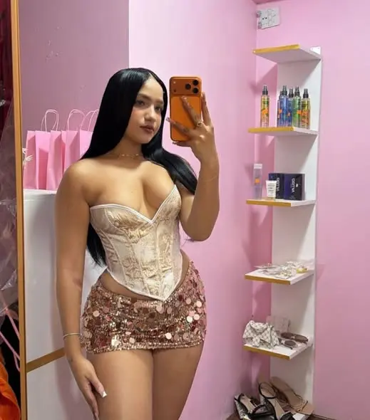 kewigad308 (18) female from AE - sexting partner