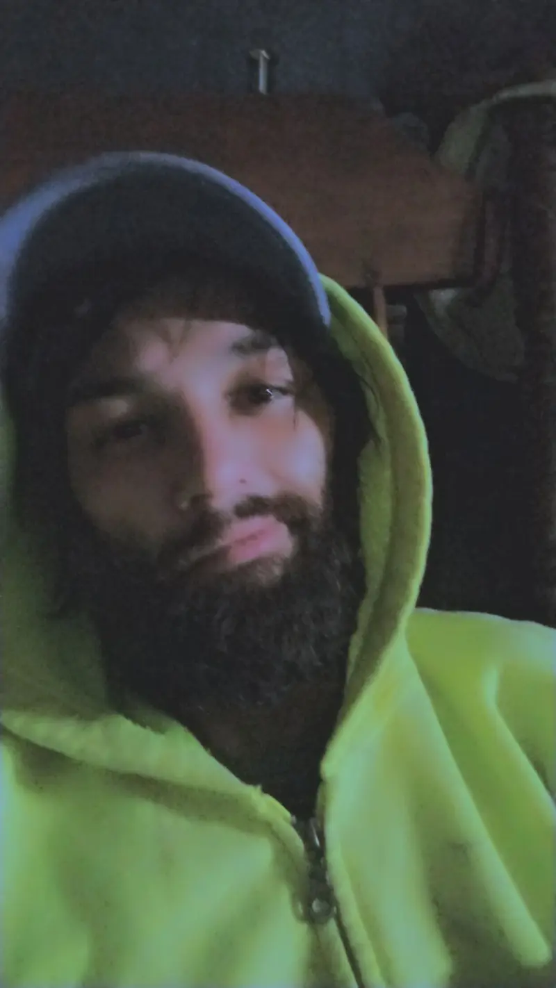 key457069 (18) male from US - sexting partner