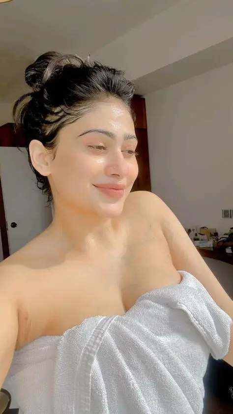 keyara379 (22) female from GB - sexting partner