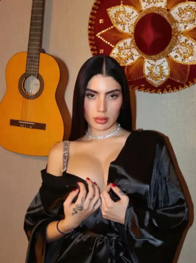 kidahix (18) female from US - sexting partner