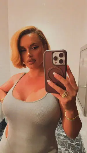 kidiwa6148 (18) female from US - sexting partner