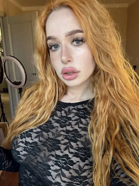 kiked11592 (25) female from US - sexting partner