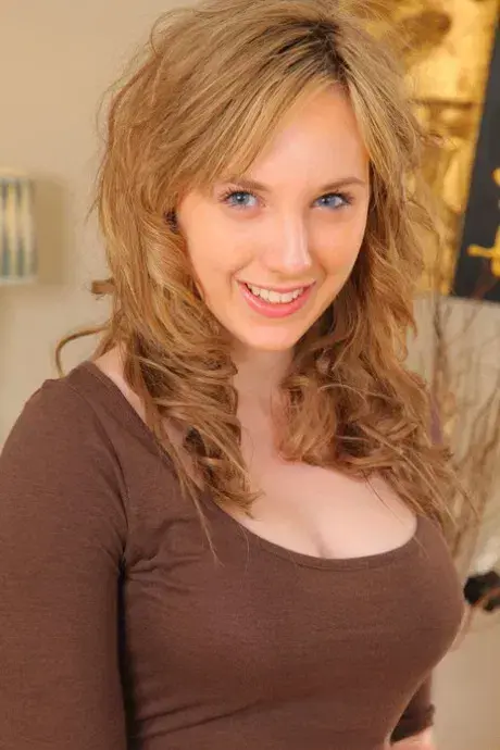 kinaja5599 (22) female from US - sexting partner