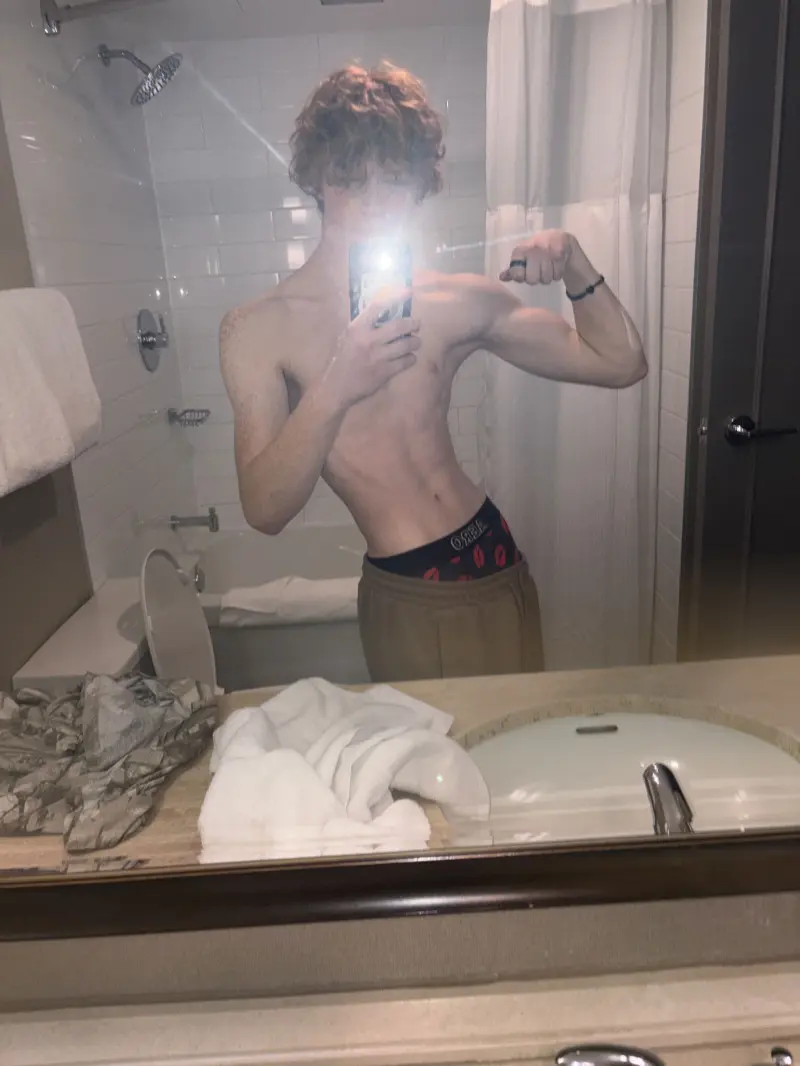 kingcoop40win (18) male from CA - sexting partner