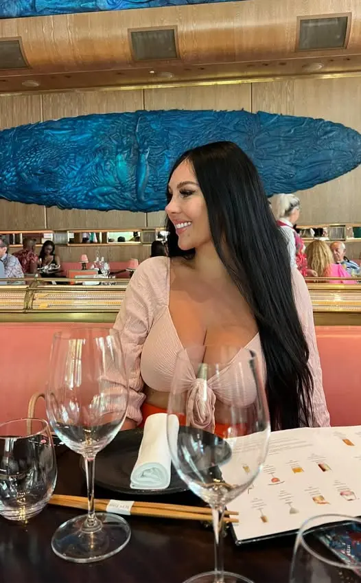 kisir34026 (18) female from SY - sexting partner