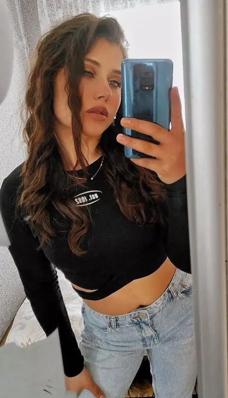 kitadel124 (18) female from GB - sexting partner