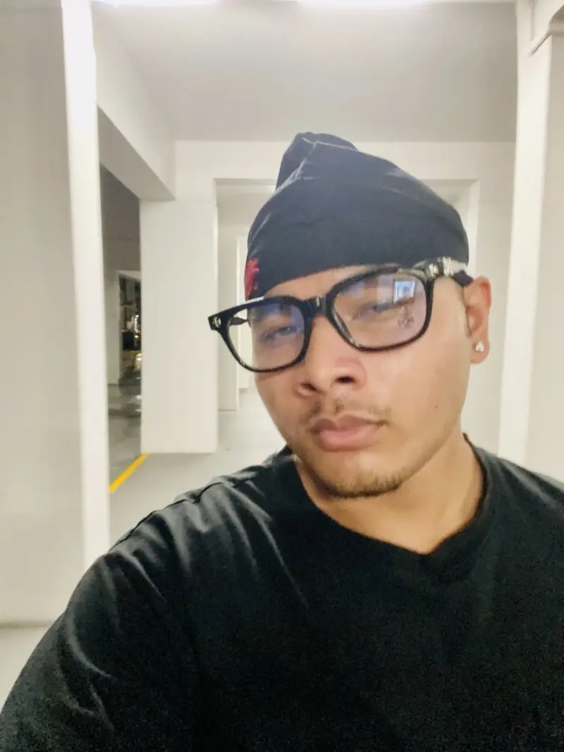 kito32157 (18) male from SG - sexting partner