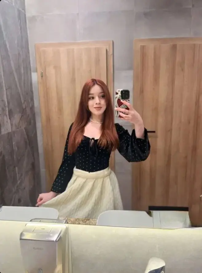 klvjfvz (18) female from US - sexting partner