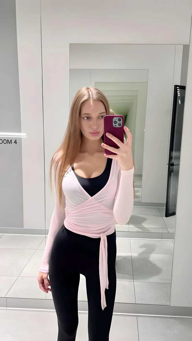 kobepen141 (18) female from GB - sexting partner