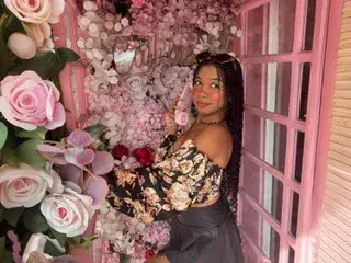 kobozuky (18) female from GB - sexting partner