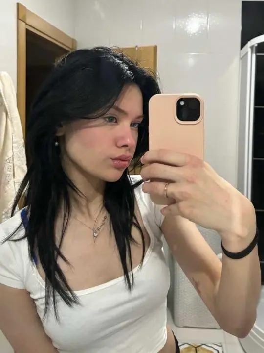 kokusylu (18) female from US - sexting partner