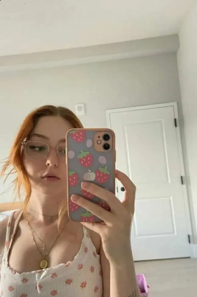 kopidlk (22) female from GB - sexting partner