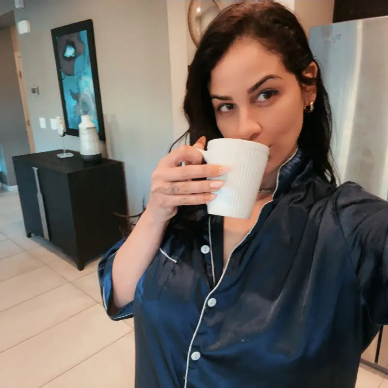 kovevo5696 (25) female from GB - sexting partner