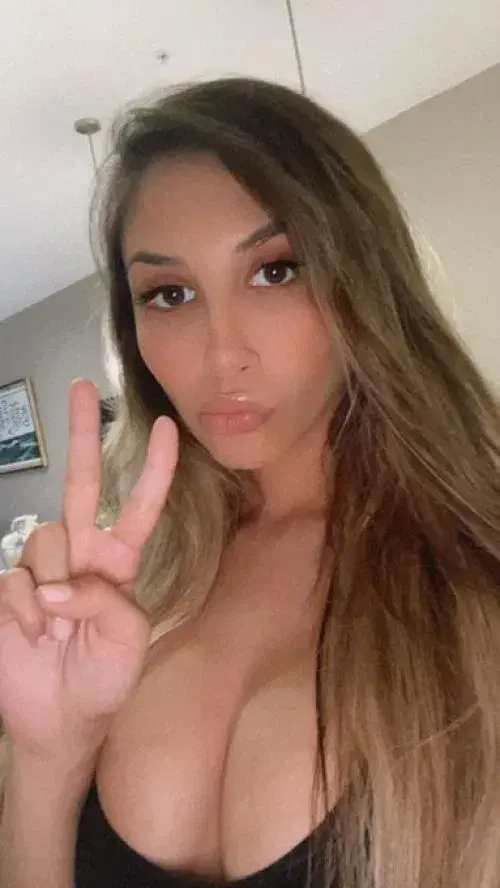 koxoca7005 (18) female from GB - sexting partner