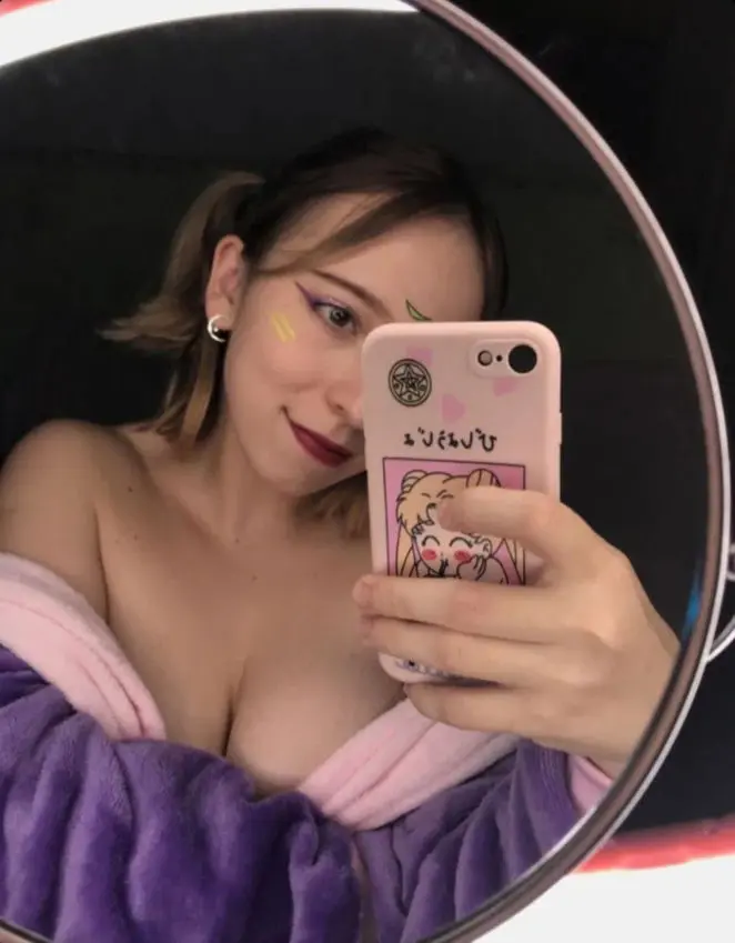 kqlgyj (21) female from US - sexting partner