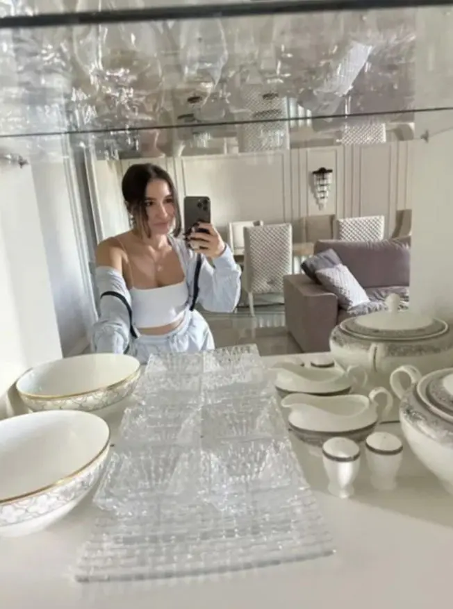 lacejhj (18) female from GB - sexting partner