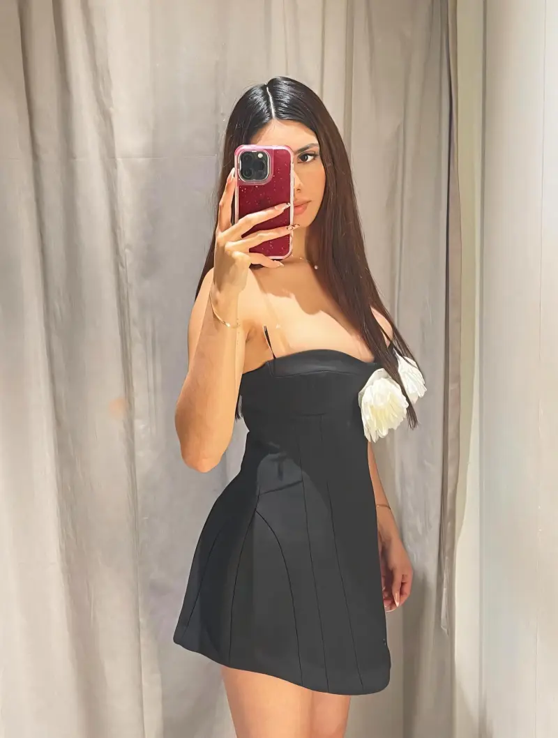 ladop98239 (18) female from GB - sexting partner