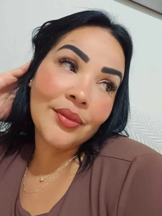 lagaho (18) female from GB - sexting partner