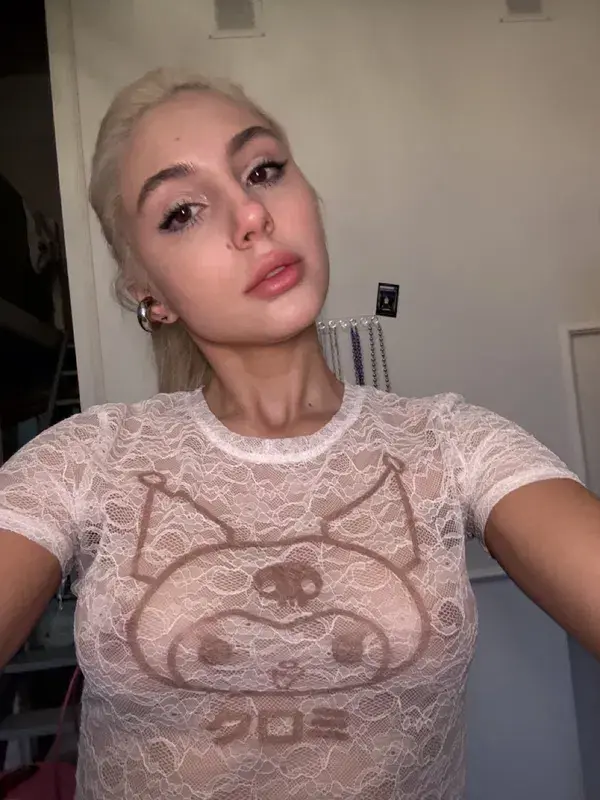 laliyor659 (18) female from GB - sexting partner