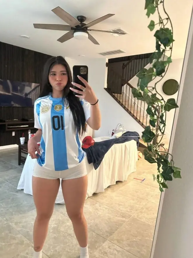 lamaby (22) female from US - sexting partner