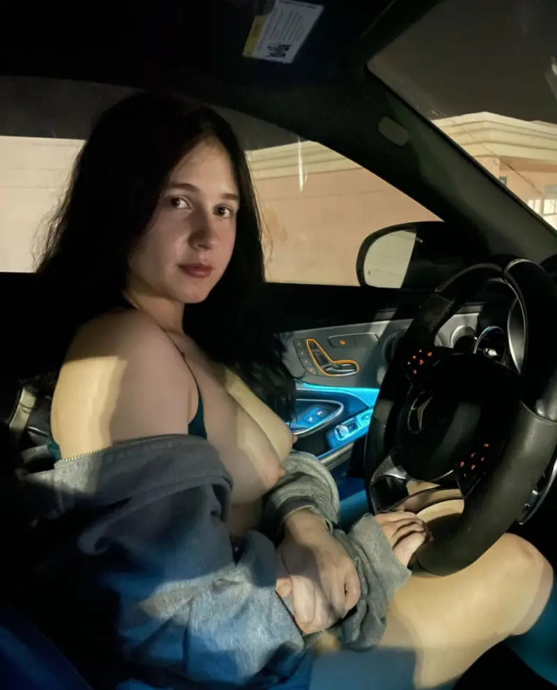 lamiya_quuenx (18) female from US - sexting partner