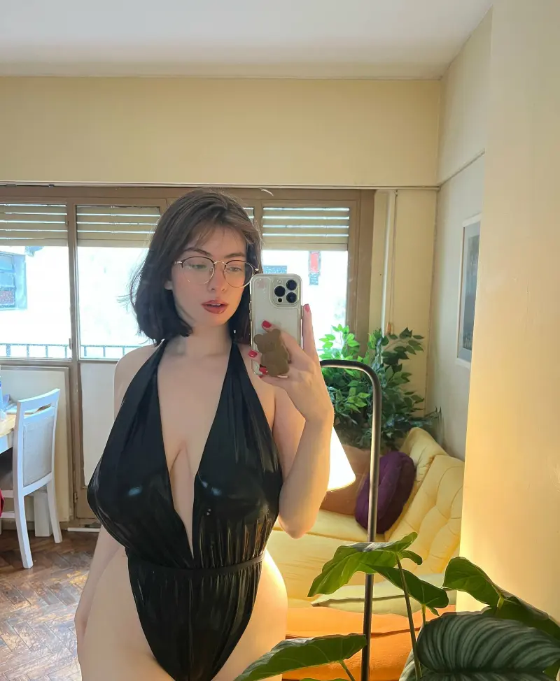 lamiyaala5 (18) female from US - sexting partner