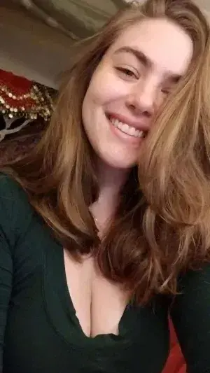 lamovi2035 (18) female from US - sexting partner