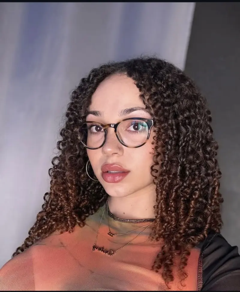 laneboj767 (18) female from US - sexting partner