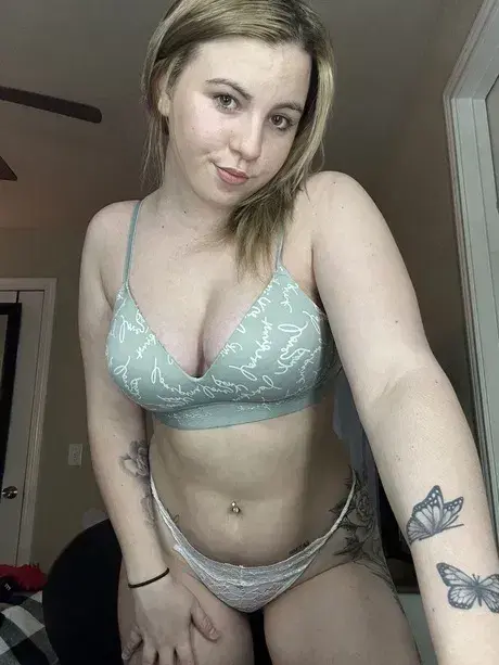 lanerek758 (18) female from FR - sexting partner