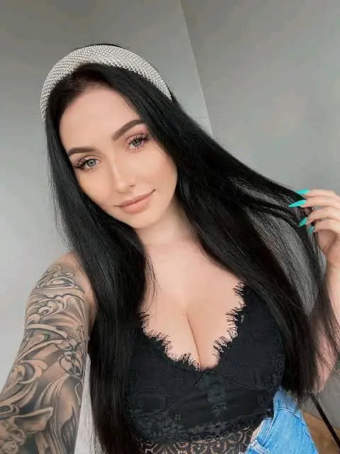 lapsinhey (18) female from US - sexting partner