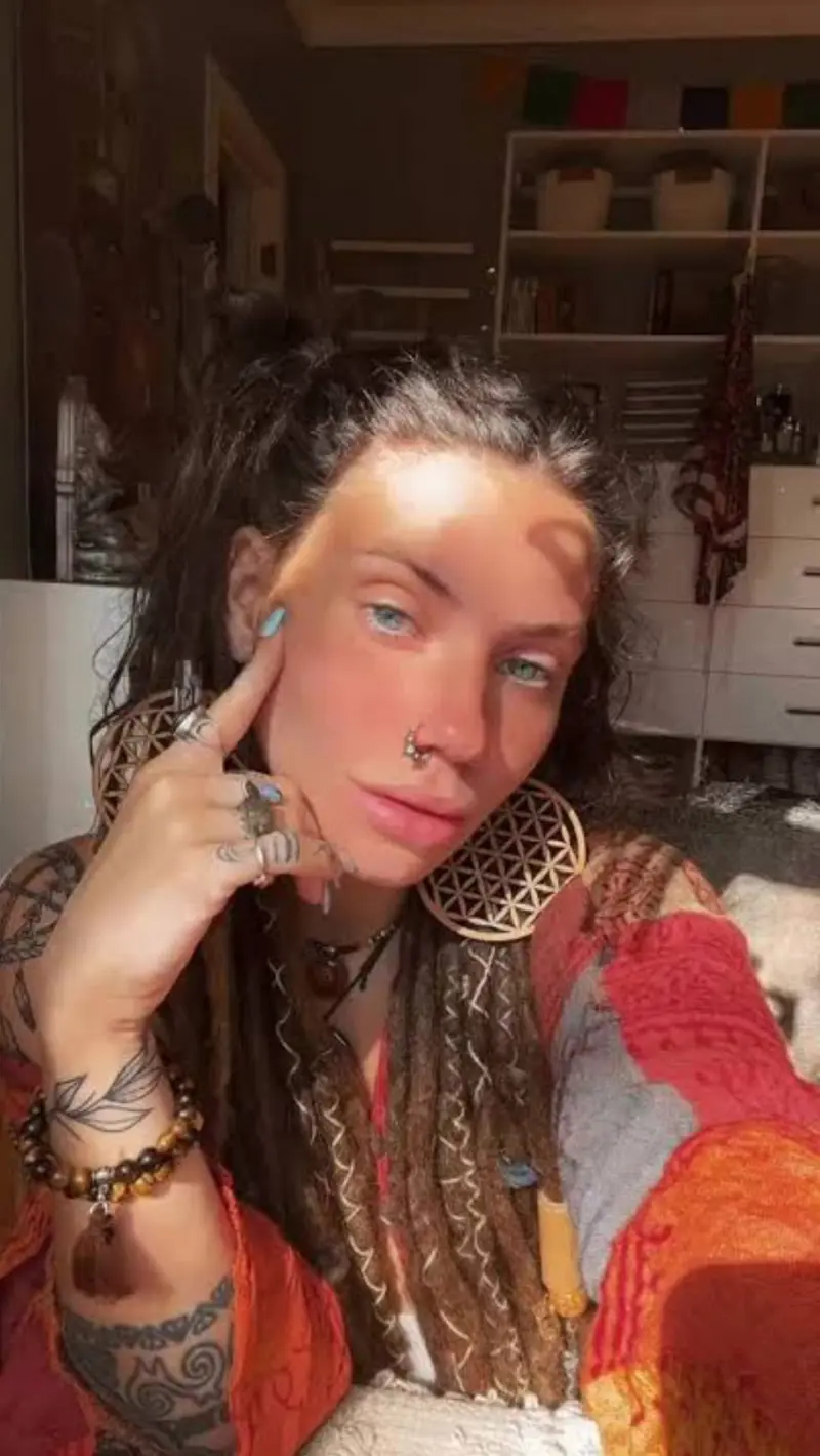 larahmichels341 (18) female from US - sexting partner