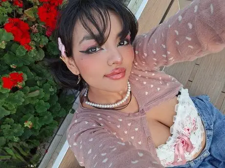 larek21615 (18) female from GB - sexting partner