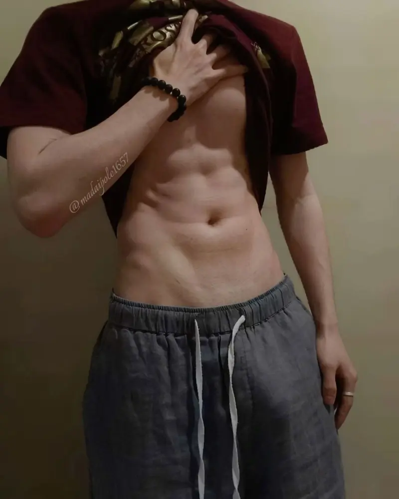 larry_34 (18) male from CA - sexting partner