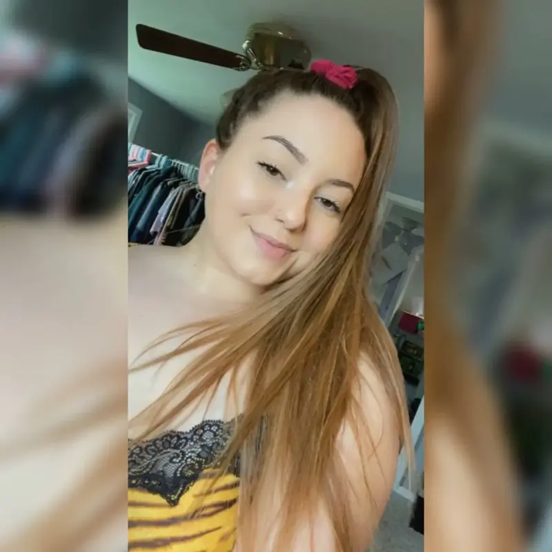 lasih18613 (18) female from US - sexting partner